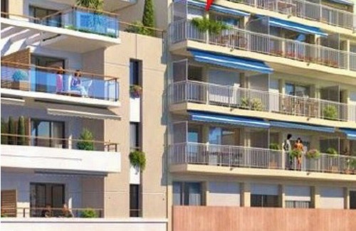 La Bocca Apartment | Cannes beach 400 metres away, Spacious air-conditioned 2-bedroom apartment