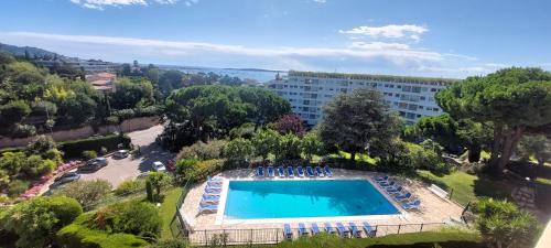 La Croix des Gardes Apartment | Cannes - Sea View- Swimming Pool - Parking - Beach