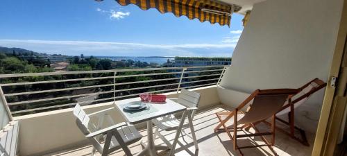 La Croix des Gardes Apartment | Cannes - Sea View- Swimming Pool - Parking - Beach