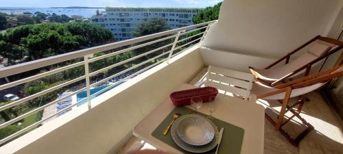 La Croix des Gardes Apartment | Cannes - Sea View- Swimming Pool - Parking - Beach