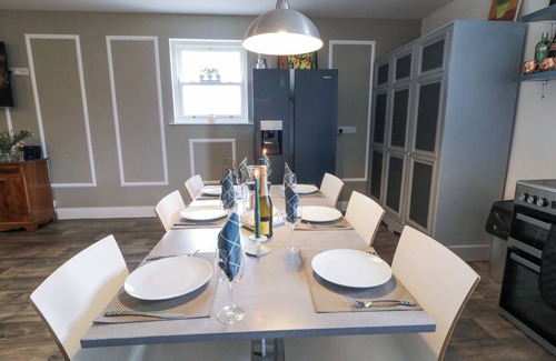 Limavady House | CANNING COTTAGE, family friendly, with a garden in Limavady