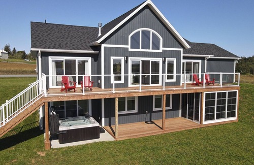 French River House | Cannon Creek - NEW spacious waterfront property with hot-tub.