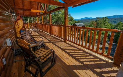 Gatlinburg - Pigeon Forge Villa | Canoe Creek