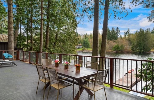 Lake Goodwin House | Canoe House on Crabapple Lake