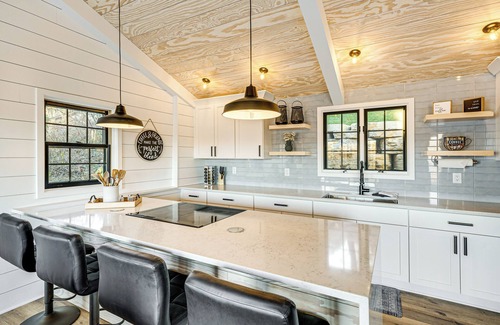 East Troy House | Canoes & Dock: Waterfront Retreat on Lake Beulah!