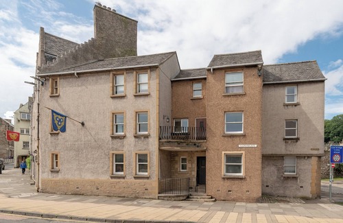 Old Town Apartment | Canongate [357] is a Cosy apartment at the foot of the Royal Mile opposite Holyrood Palace