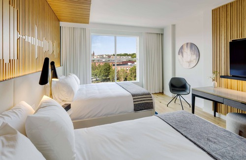 Downtown Portland Hotel | Canopy by Hilton Portland Waterfront