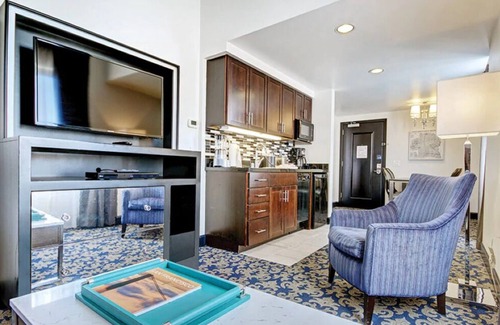 Lower Nob Hill Resort | Canterbury 1 Bdrm DLX Condo Near Union Square