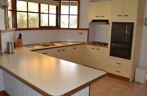Venus Bay House | Canterbury Cottage - beautiful cedar cottage in Venus Bay