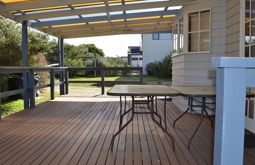 Venus Bay House | Canterbury Cottage - beautiful cedar cottage in Venus Bay