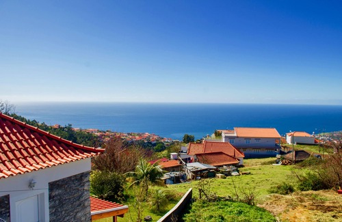 Calheta House | Cantinho da Calçada Near Same Hiking (with nice view, heat & air-condition)