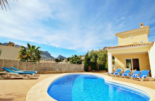 La Canuta Villa | Canuta Mar 14- two story holiday home villa in Calpe