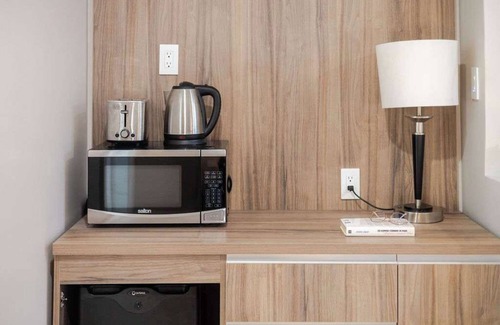 Gay Village Hotel | Canvas King – Heart of Montreal