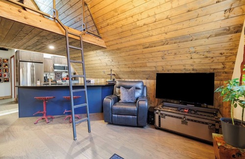 Fort Payne Cabin | Canyon A-Frame Cabin | Fire Pit, Sauna, Hiking