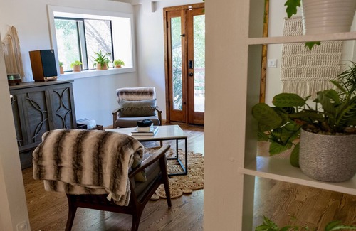 Topanga Cabin | Canyon Cabin Retreat Near Beach & Trails