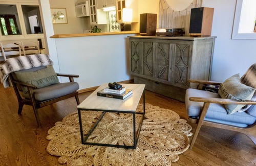 Topanga Cabin | Canyon Cabin Retreat Near Beach & Trails