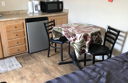 Whites City Bed & Breakfast | Canyon Casitas-Bethlehem Cabin