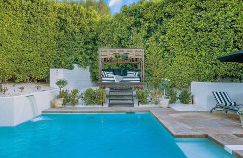 Palm Springs House | Canyon House Palm Springs - Hollywood Glamour Meets Desert Cool!