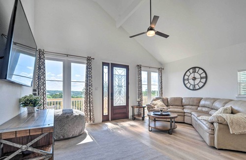 Canyon Lake Cottage | Canyon Lake Retreat w/ Deck Near Boat Ramps