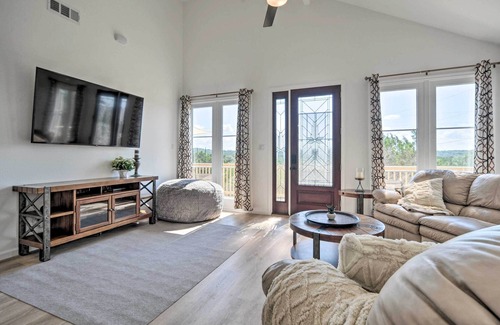 Canyon Lake Cottage | Canyon Lake Retreat w/ Deck Near Boat Ramps