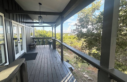 Canyon Lake House | Canyon Lake TX Sleeps 17 Three King Beds