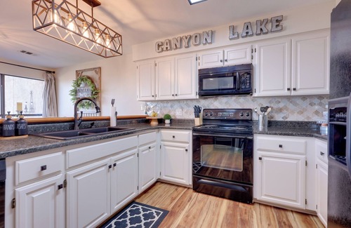 Canyon Lake Condo | Canyon Lake Vacation Rental w/Lake Views
