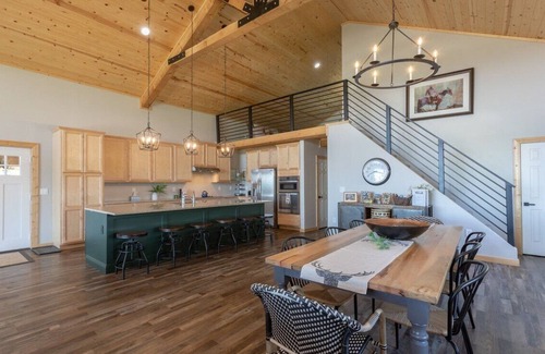 Star Valley Ranch House | Canyon Pines Retreat - On Golf Course - Fits large families - Hot Tub - MtnViews