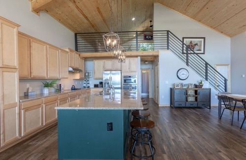 Star Valley Ranch House | Canyon Pines Retreat - On Golf Course - Fits large families - Hot Tub - MtnViews