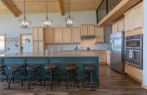 Star Valley Ranch House | Canyon Pines Retreat - On Golf Course - Fits large families - Hot Tub - MtnViews