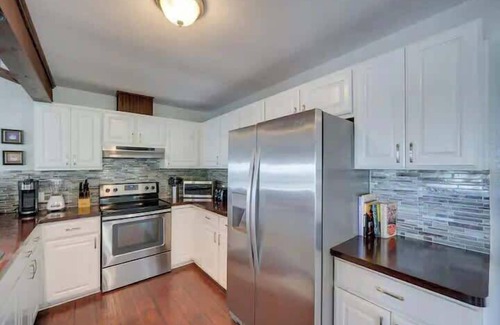 Canyon Lake House | Canyon Springs Cove in Canyon Lake, on boat ramp