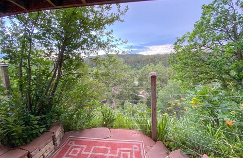 Spearfish House | Canyon View Getaway with Hot Tub