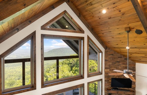 Jasper Cabin | Canyon View Treehouse- Winter Vacation With A View