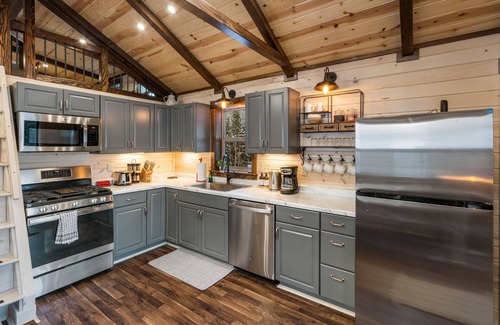 Big Timber Cabin | Canyon Vista - Cozy New Cabin on Big Timber Creek Near Crazy Mountains!