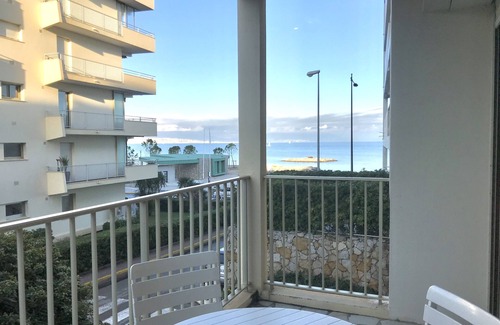 Cap-d'Antibes Apartment | Cap d'Antibes 2 bdr appartment with parking, swimming pool and AC