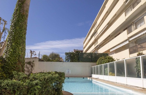 Cap-d'Antibes Apartment | Cap d'Antibes 2 bdr appartment with parking, swimming pool and AC