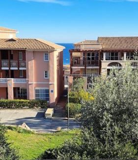 Agay Apartment | Cap Esterel Studio climatisé vue mer partielle