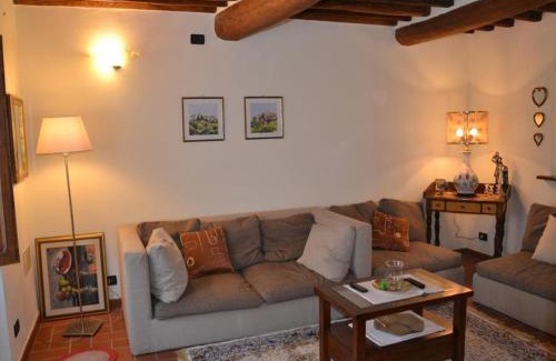 Castelvecchio House | Capannori Stylish Townhouse