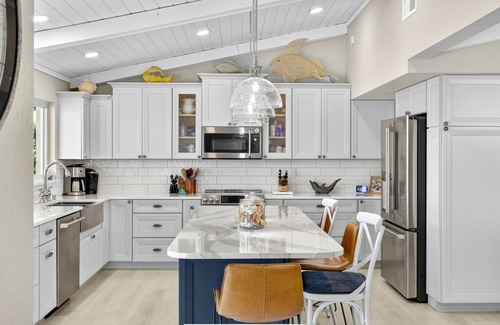 Pelican House | CAPE CALM -Cape Coral Retreat with Gulf Access and Expansive Salt Water Canal