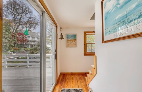 Centerville House | CAPE COD AT IT'S BEST 4 BDRM,2.5 BATH CENTERVILLE VILLAGE HOME. PET FRIENDLY, DOGS UNDER 20 POUNDS.