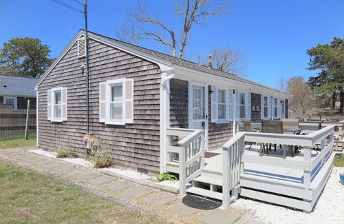 Dennis Port Condo | Cape Cod Beach Cottage-2 bdrm, 1 bath, full kitchen and two minute walk to beach