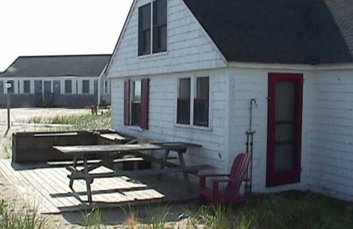 North Truro Cottage | Cape Cod Cottage, 2 Bedroom, Walk Thru Dunes to Sandy Beach