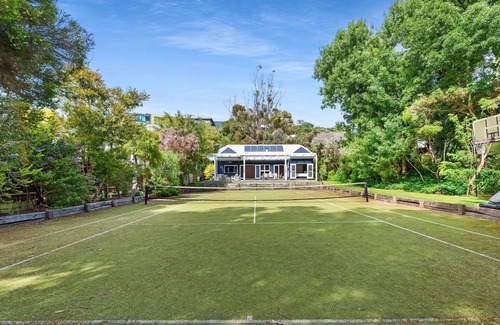 Portsea House | Cape Cod Inspired Classic dwelling, this picturesque home (sleeps 9)
