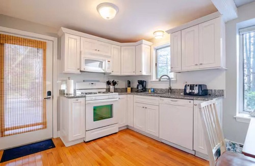 Fells Pond House | Cape Cod Retreat. Near Beaches and Amazing Pond