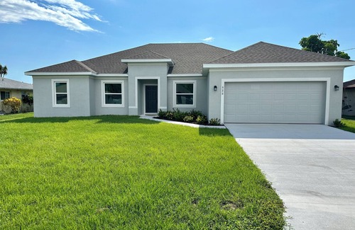 Lochmoor Waterway Estates House | Cape Coral/Ft. Myers Waterfront Four Bedroom Home, 4 bdr/3 bath Cape Coral/Ft. Myers Home