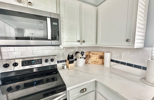 Pelican House | Cape Coral Home with Luxurious Lanai & Heated Pool! Close to Shopping & Beaches