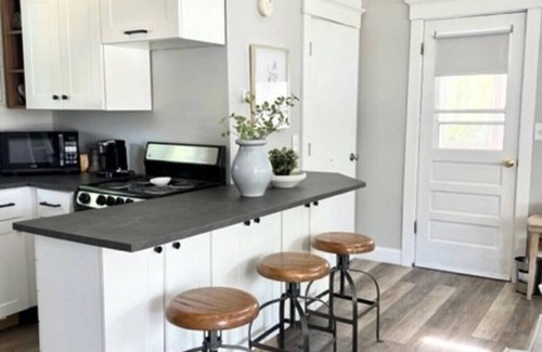 South Dennis Cottage | Cape Cottage Getaway. Minutes to Mayflower Beach