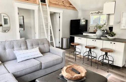 South Dennis Cottage | Cape Cottage Getaway. Minutes to Mayflower Beach