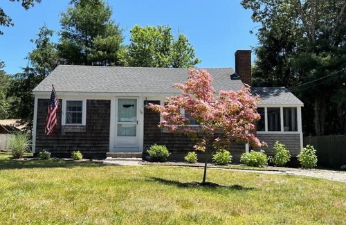 South Dennis Cottage | Cape Cottage Getaway. Minutes to Mayflower Beach
