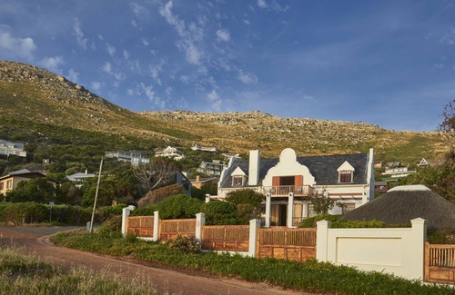 Scarborough House | CAPE DUTCH VILLA IN 1/2 ACRE PROPERTY, <3 MINUTES WALK FROM THE BEACH.