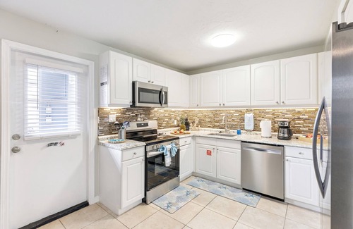 Cape Caneveral Beach Gardens House | Cape Escape: Beachside Townhome, Walk to Beach w/Private Patio & Balcony 🌊